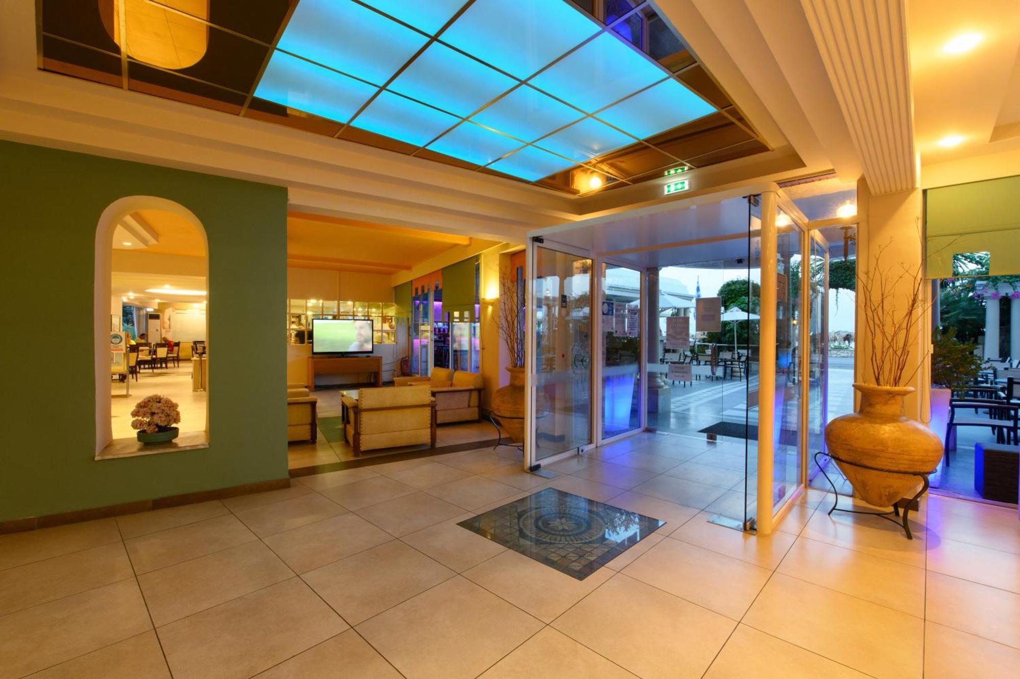 Potamaki Beach Hotel Benitses  Bagian luar foto
