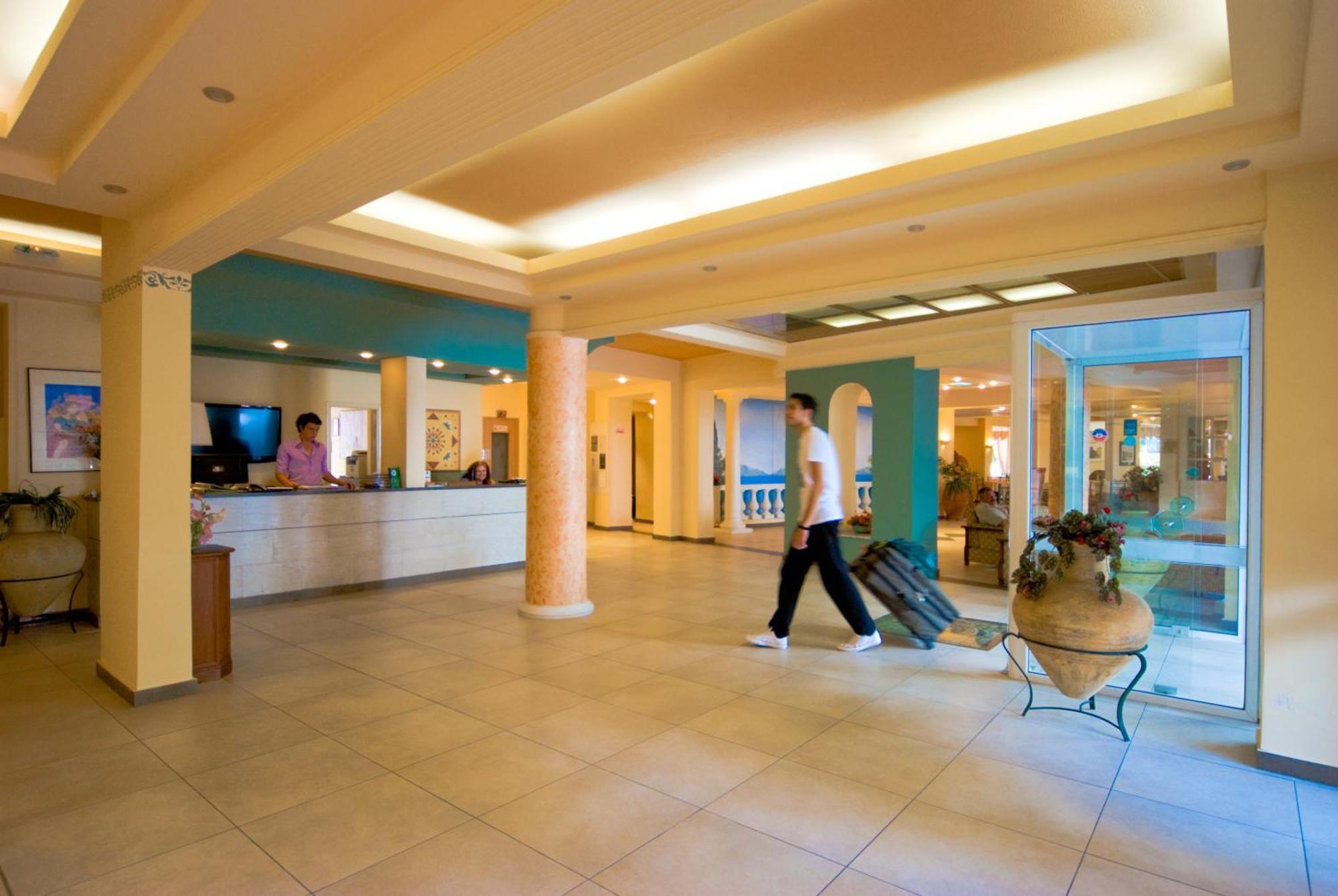 Potamaki Beach Hotel Benitses  Bagian luar foto