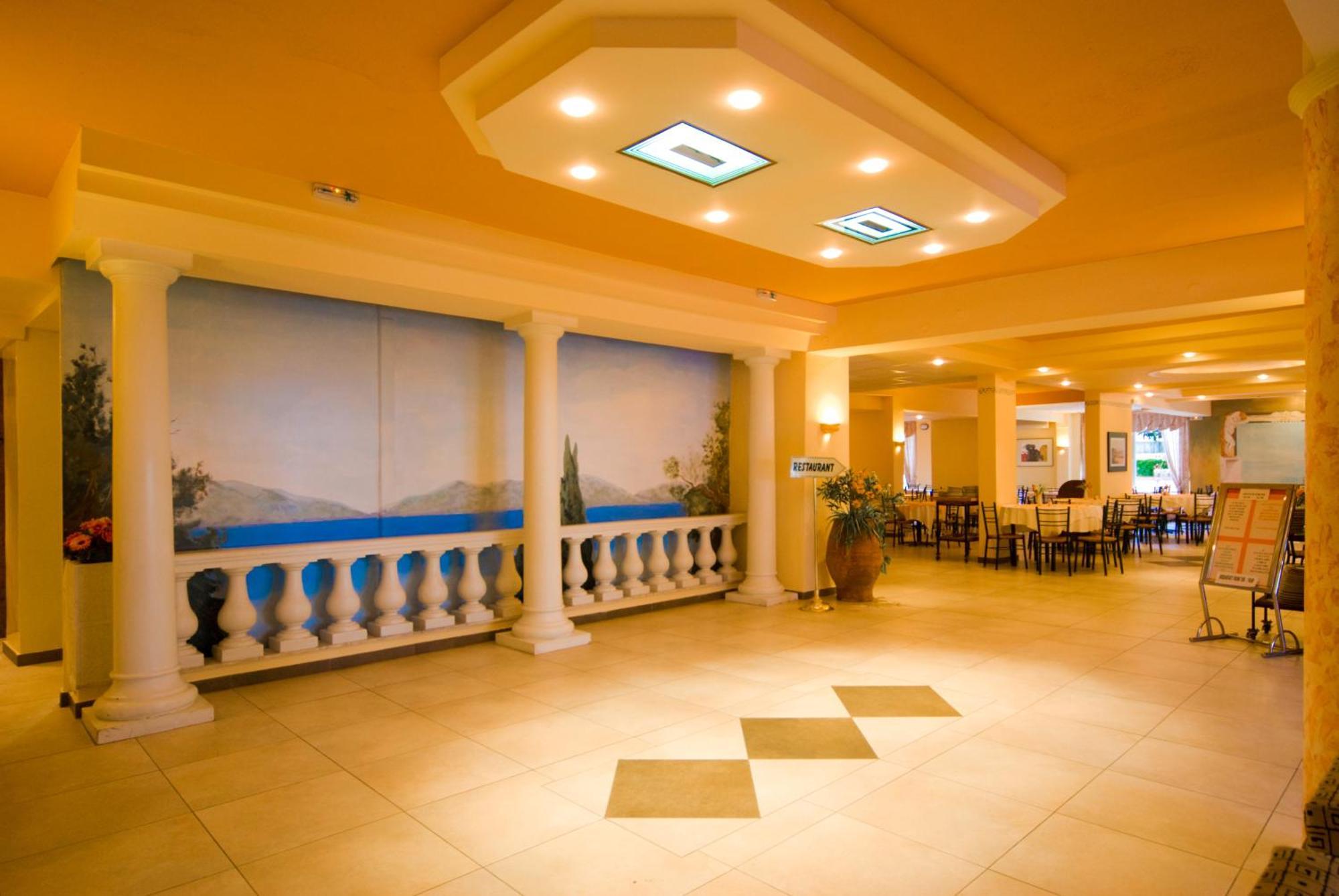 Potamaki Beach Hotel Benitses  Bagian luar foto